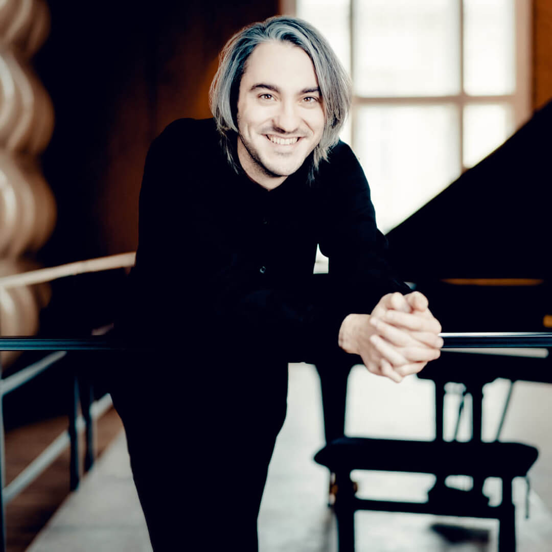 Alexander Gadijev spielt mit den Bergischen Symphonikern bei den Sinfoniekonzerten 2024/25 in der Stadthalle Mülheim