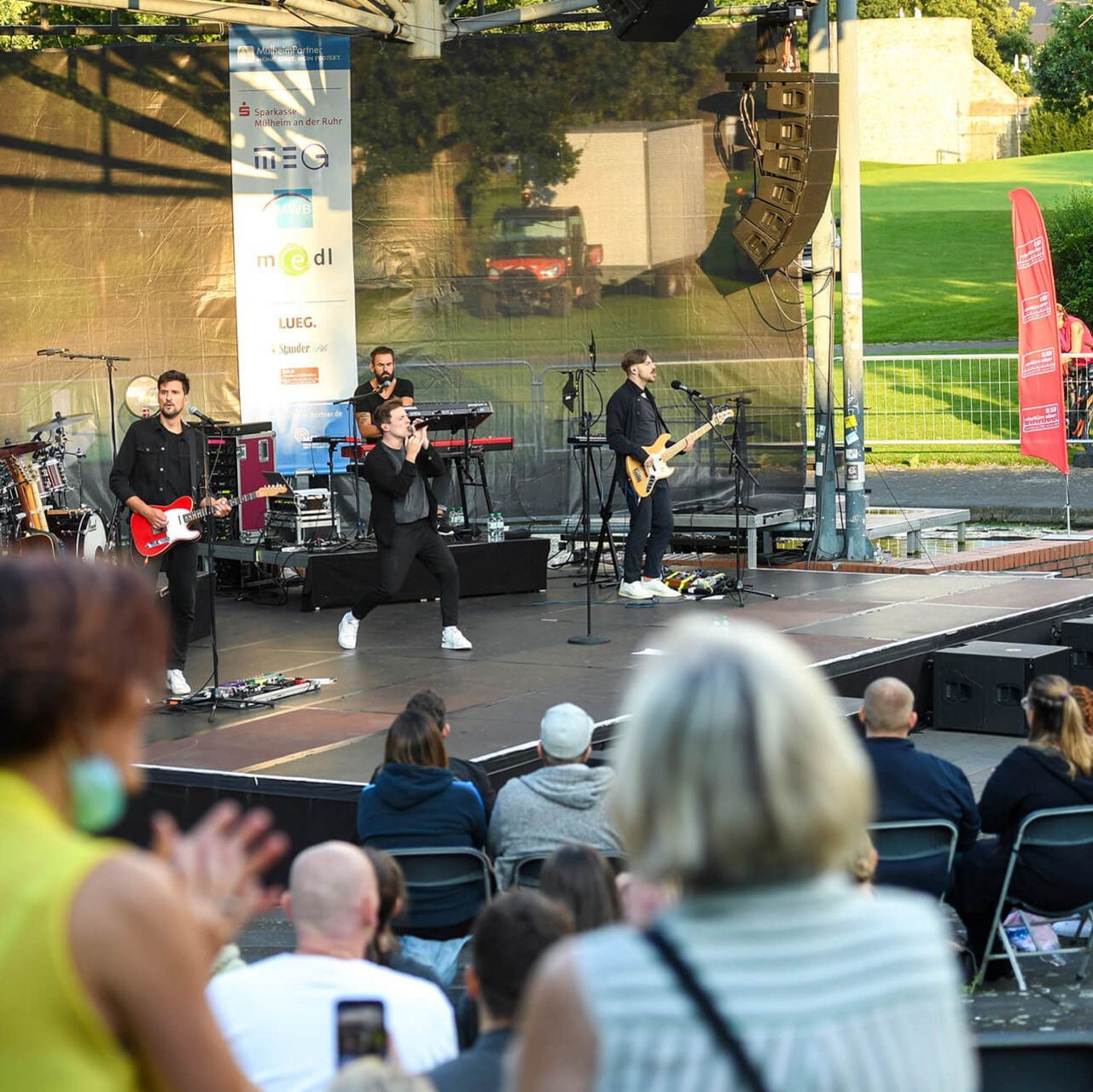 Konzert von Tom Gregory im Sommer an der Drehscheibe in der MüGa